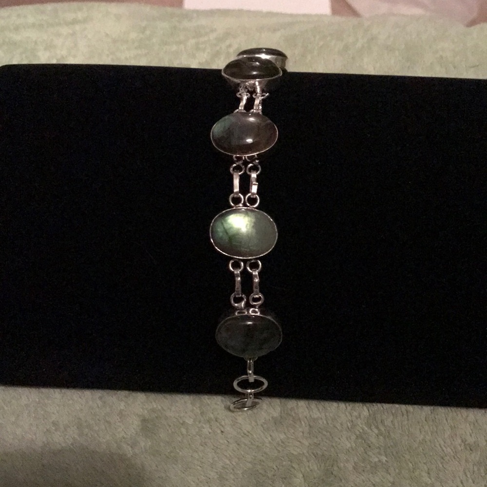 Gorgeous labradorite and sterling bracelet!!